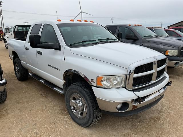 Image of Dodge Ram 3500 equipment image 2