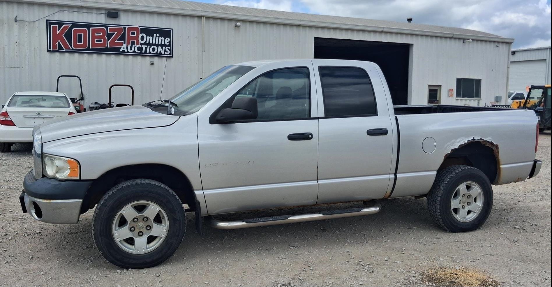 2005 Dodge Ram 1500 Equipment Image0