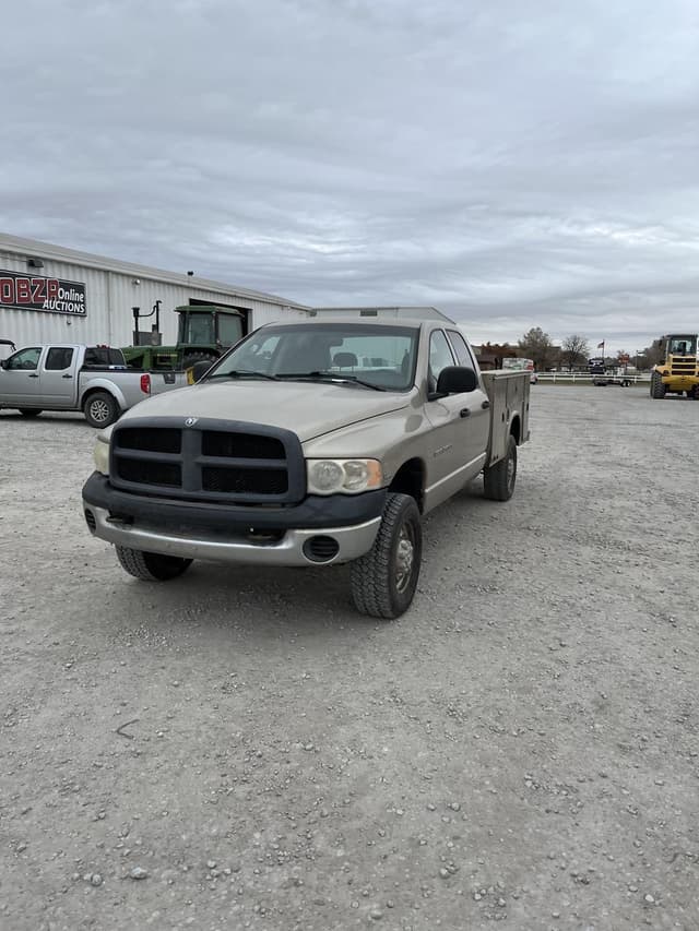Image of Dodge Ram 2500 equipment image 2
