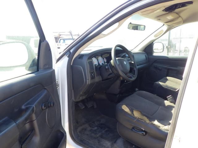 Image of Dodge Ram 2500 equipment image 4