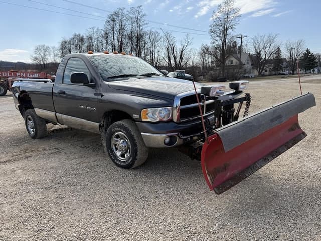 Image of Dodge Ram 2500 equipment image 2