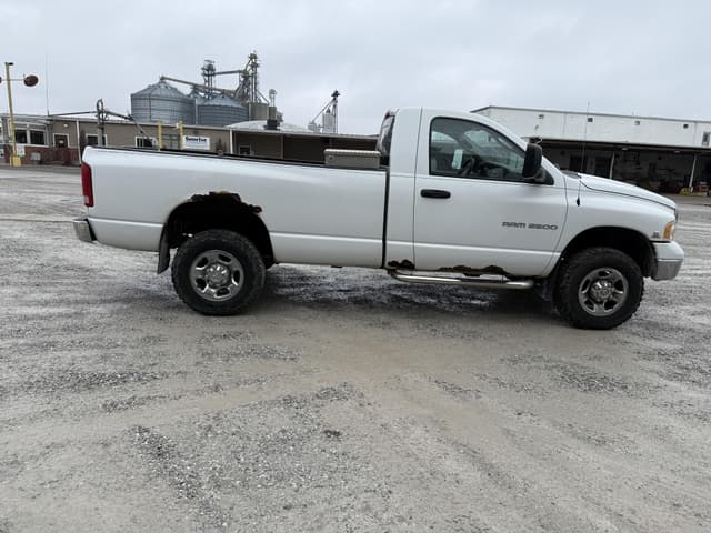 Image of Dodge Ram 2500 equipment image 4