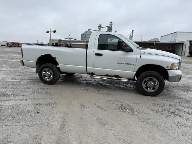 Image of Dodge Ram 2500 equipment image 3
