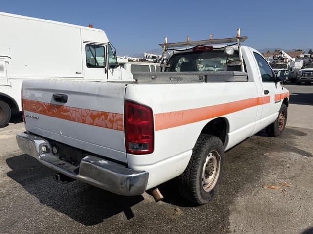 Image of Dodge Ram 2500 equipment image 2