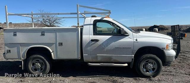 Image of Dodge Ram 2500 equipment image 3