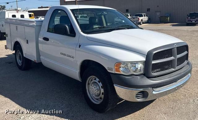 Image of Dodge Ram 2500 equipment image 2