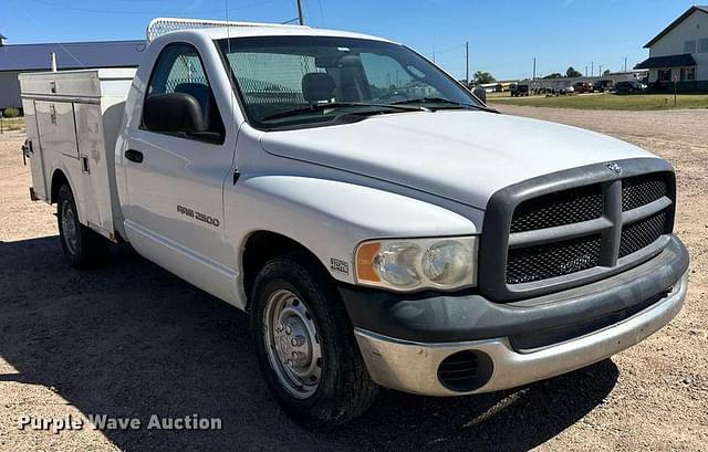 Image of Dodge Ram 2500 equipment image 2