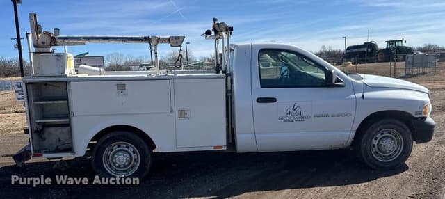 Image of Dodge Ram 2500 equipment image 3