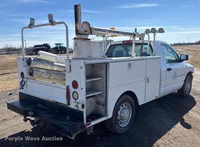 Image of Dodge Ram 2500 equipment image 4