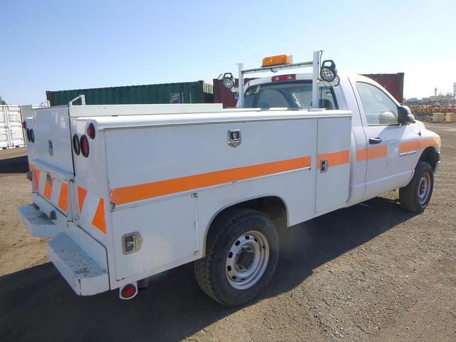 Image of Dodge Ram 2500 equipment image 2