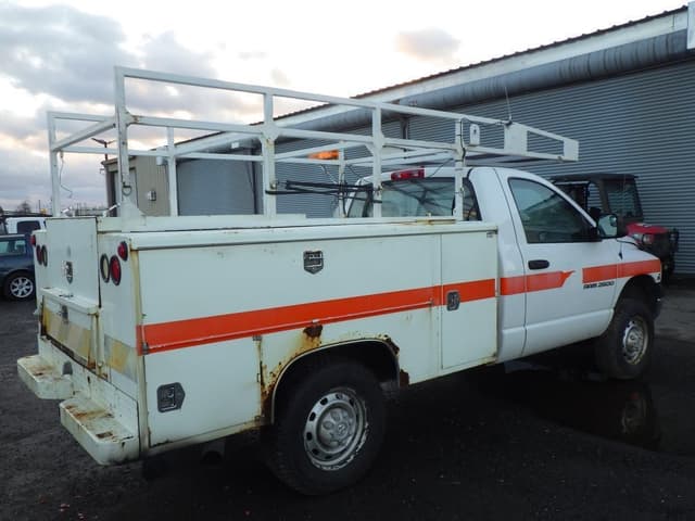Image of Dodge Ram 2500 equipment image 2