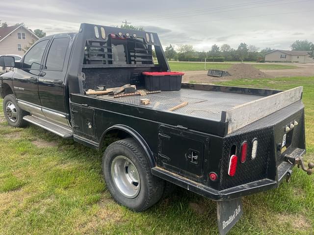 Image of Dodge Ram 3500 equipment image 2
