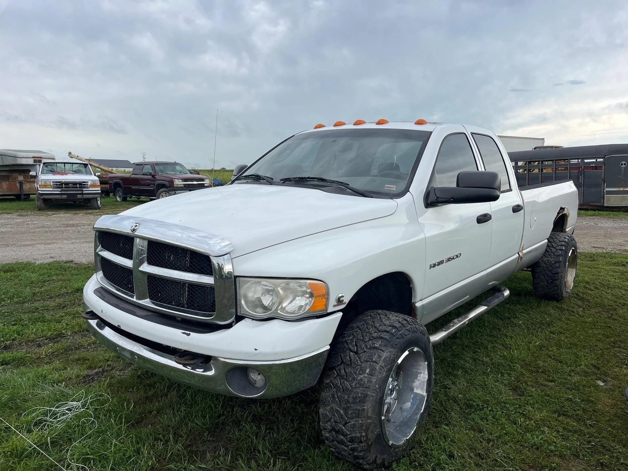 2005 Dodge Ram 3500 Equipment Image0