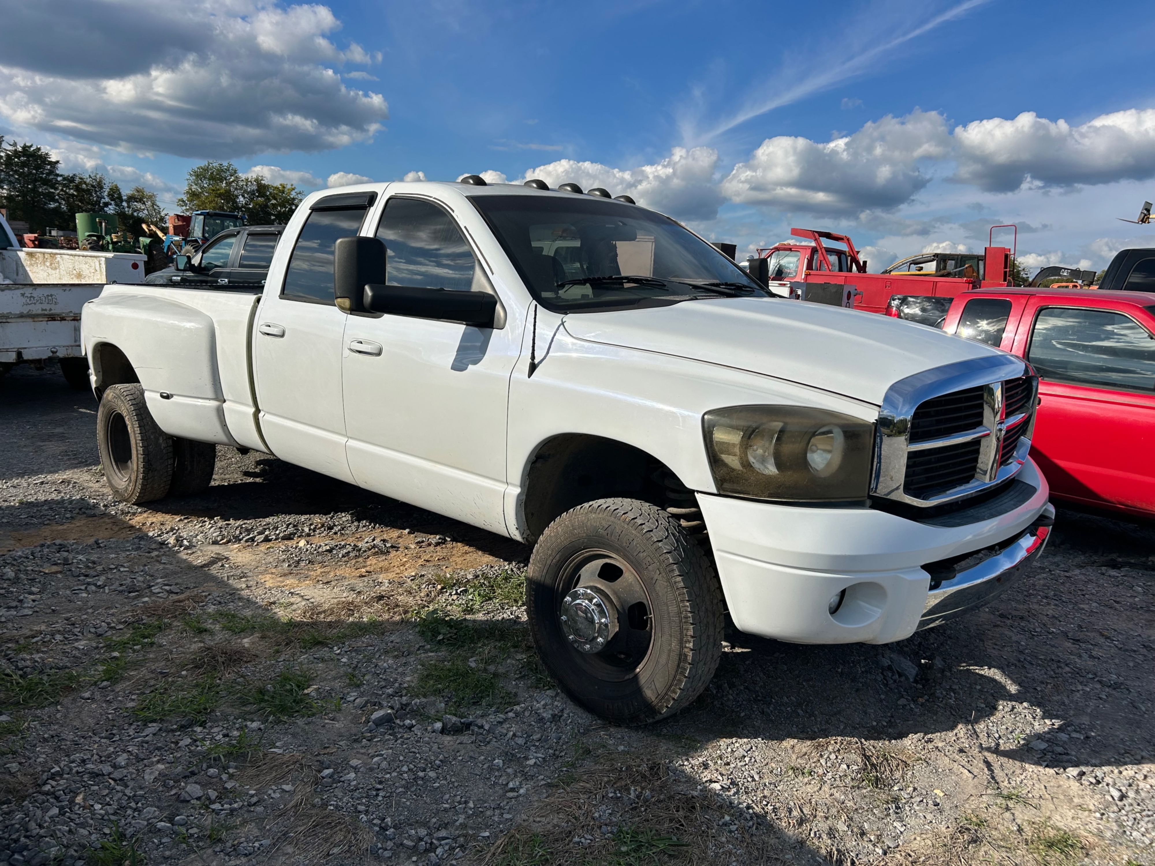 2005 Dodge Ram 3500 Equipment Image0