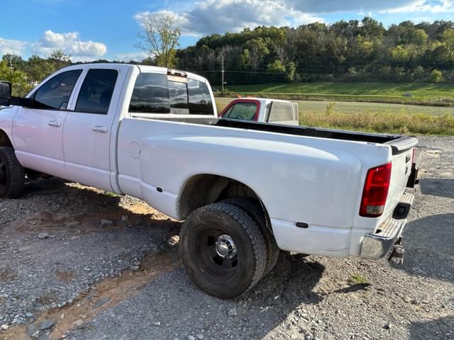 Image of Dodge Ram 3500 equipment image 3