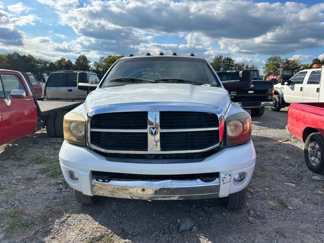 Image of Dodge Ram 3500 equipment image 2