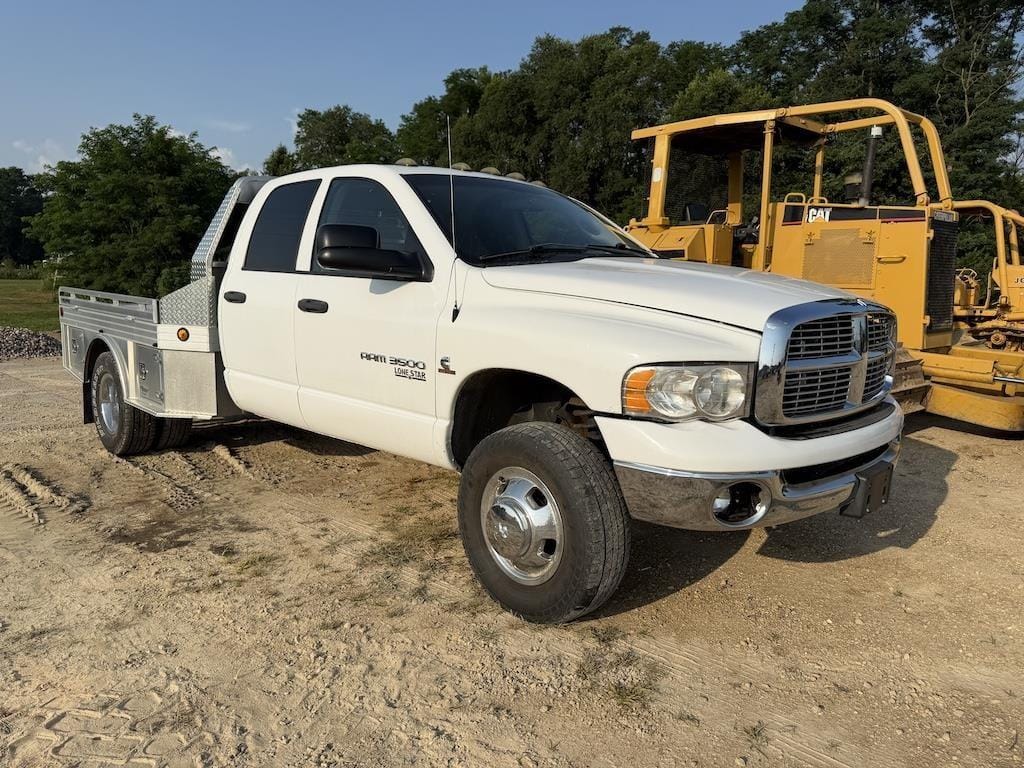 2005 Dodge Ram 3500 Equipment Image0