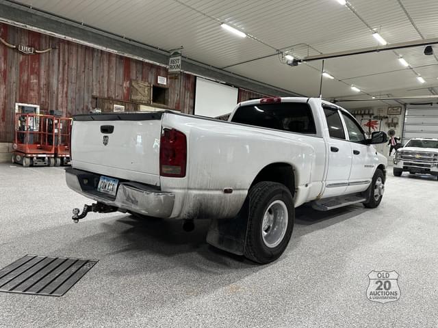 Image of Dodge Ram 3500 equipment image 2