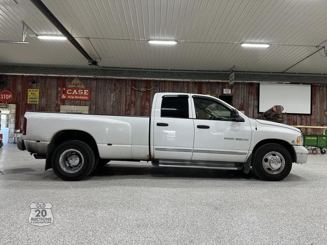 Image of Dodge Ram 3500 equipment image 1