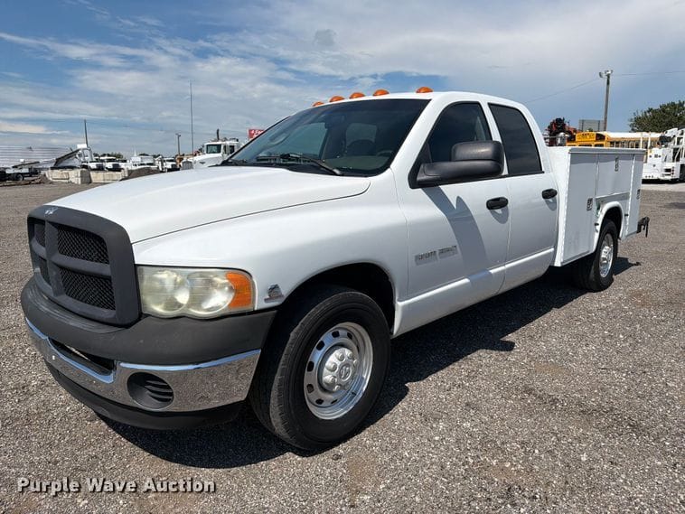 2005 Dodge Ram 3500 Equipment Image0