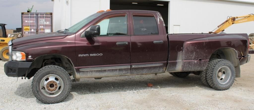 2005 Dodge Ram 3500 Equipment Image0