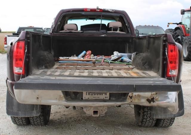 Image of Dodge Ram 3500 equipment image 2