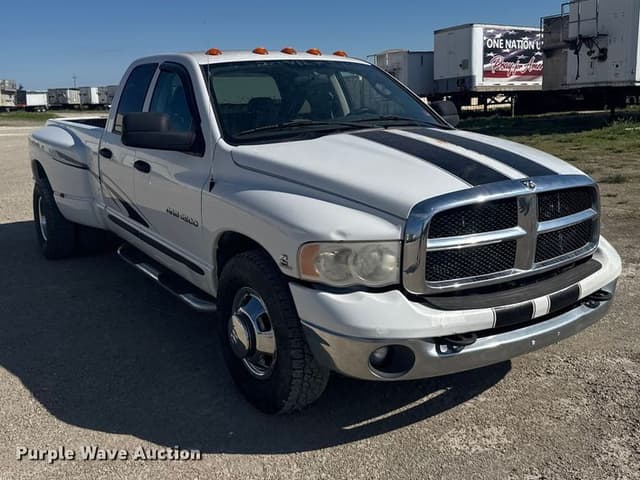 Image of Dodge Ram 3500 equipment image 2