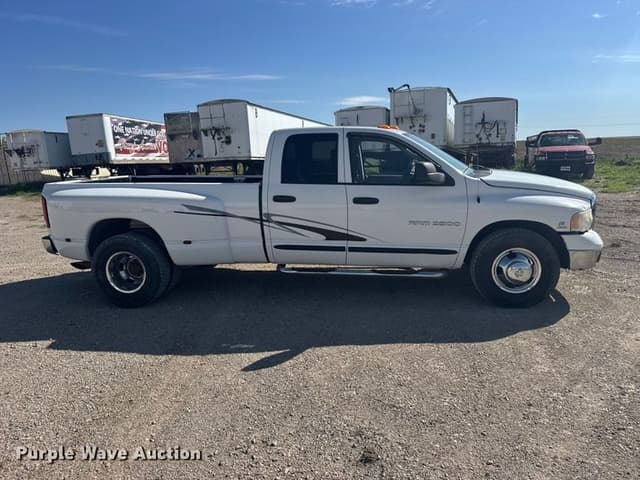 Image of Dodge Ram 3500 equipment image 3
