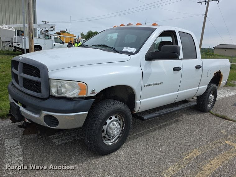 2005 Dodge Ram 3500 Equipment Image0
