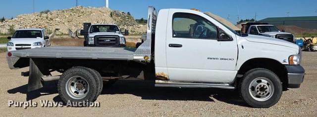 Image of Dodge Ram 3500 equipment image 3