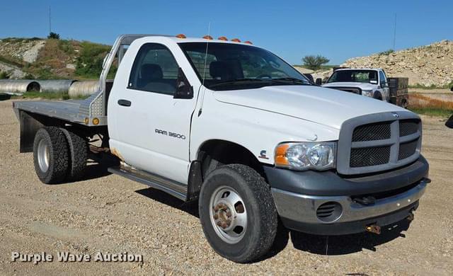 Image of Dodge Ram 3500 equipment image 2