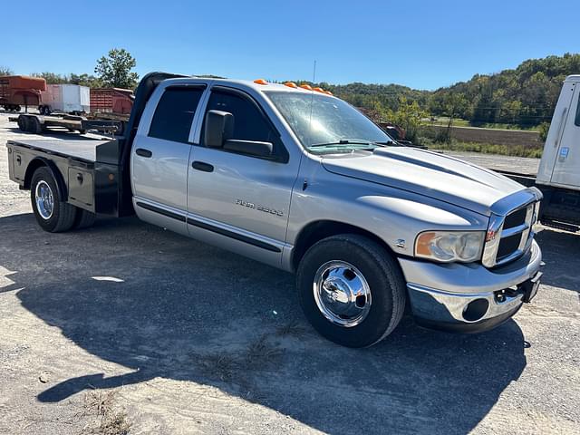 Image of Dodge Ram 3500 equipment image 2