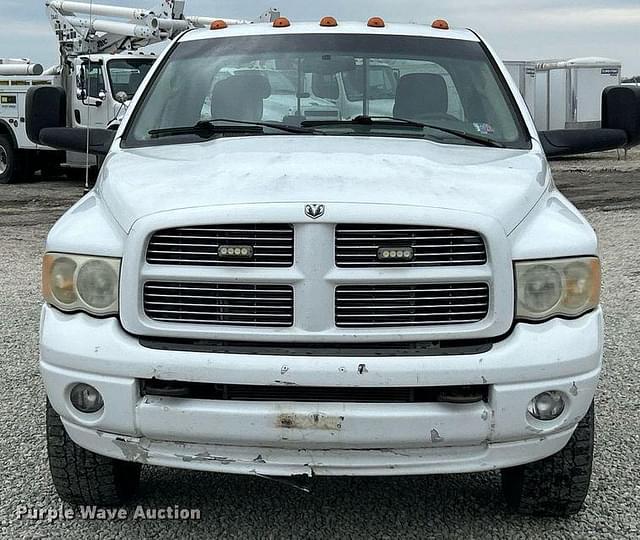 Image of Dodge Ram 3500 equipment image 1