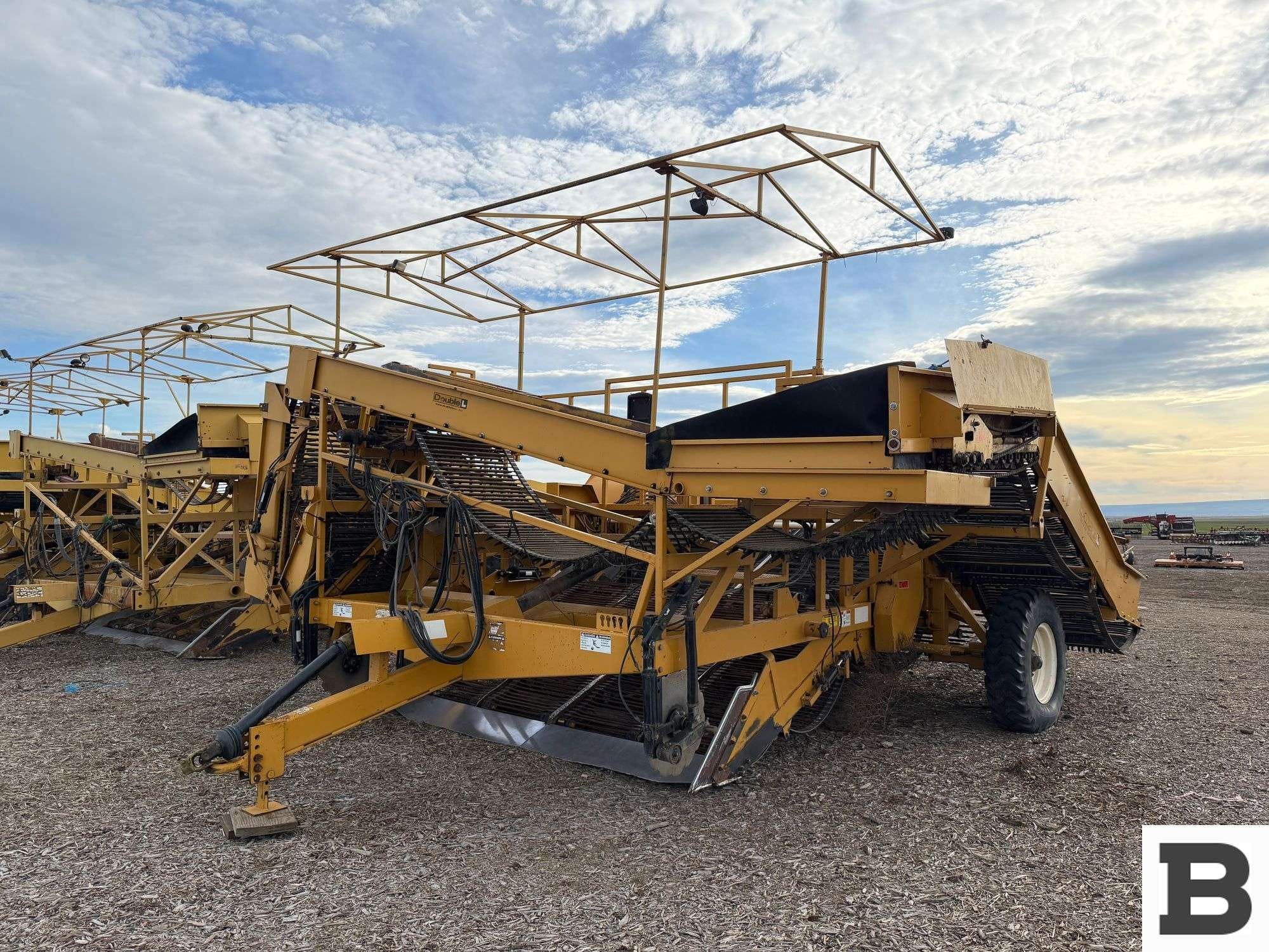 2005 Double L 857 Equipment Image0