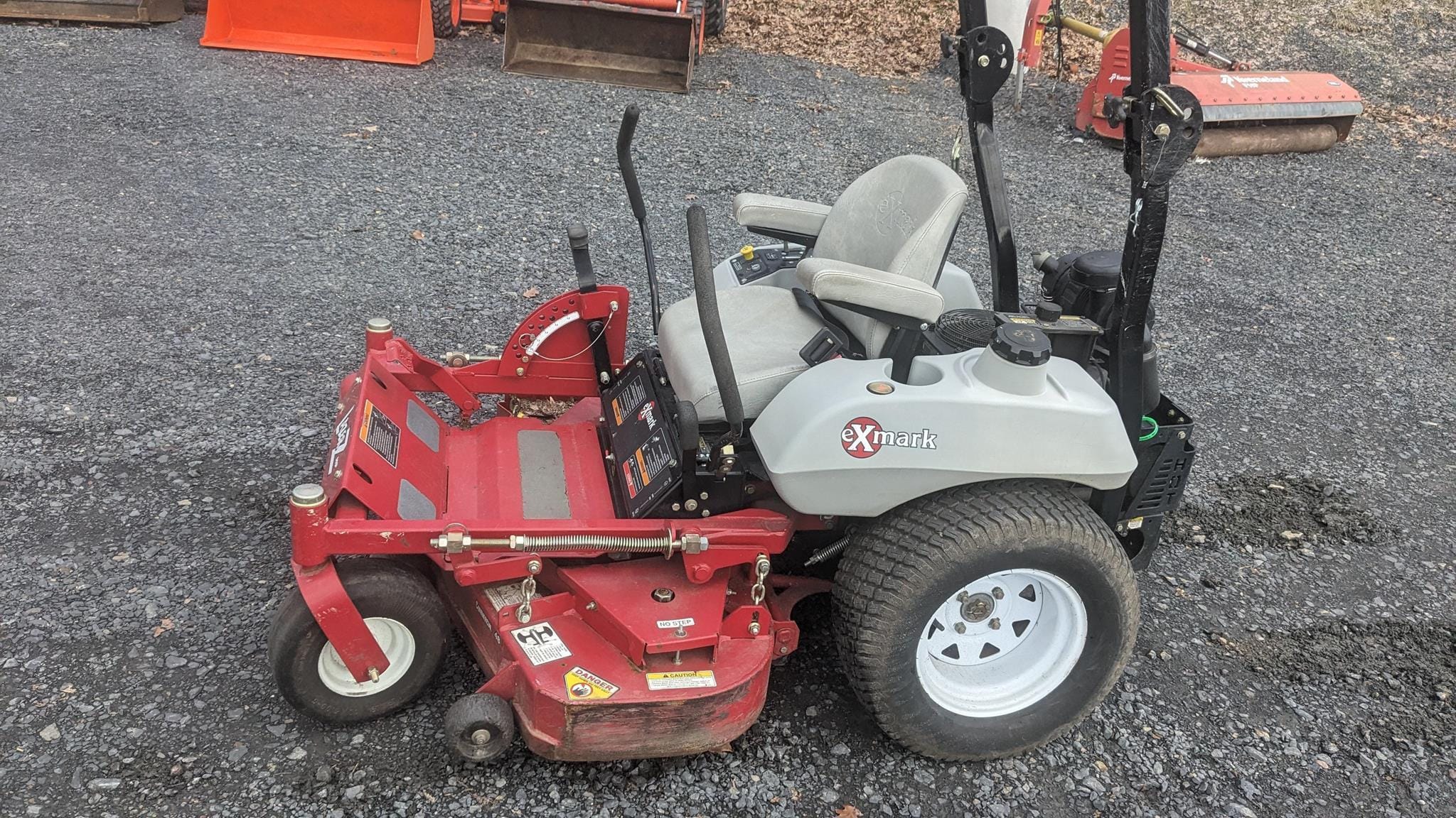 2005 Exmark Lazer Z Equipment Image0