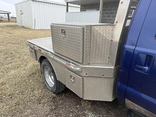 Image of Ford F-350 equipment image 4