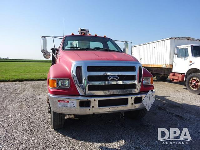 Image of Ford F-750 equipment image 3