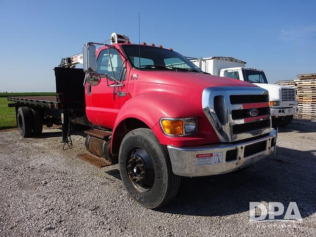 Image of Ford F-750 equipment image 2