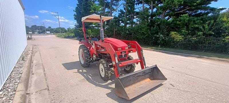 2005 Farm Pro 2425 Equipment Image0
