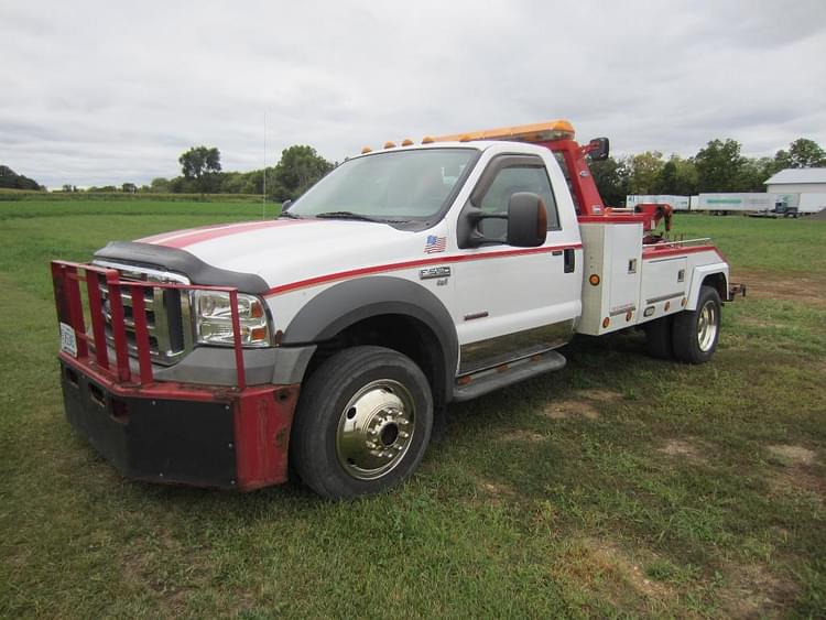 2005 Ford F-550 Equipment Image0