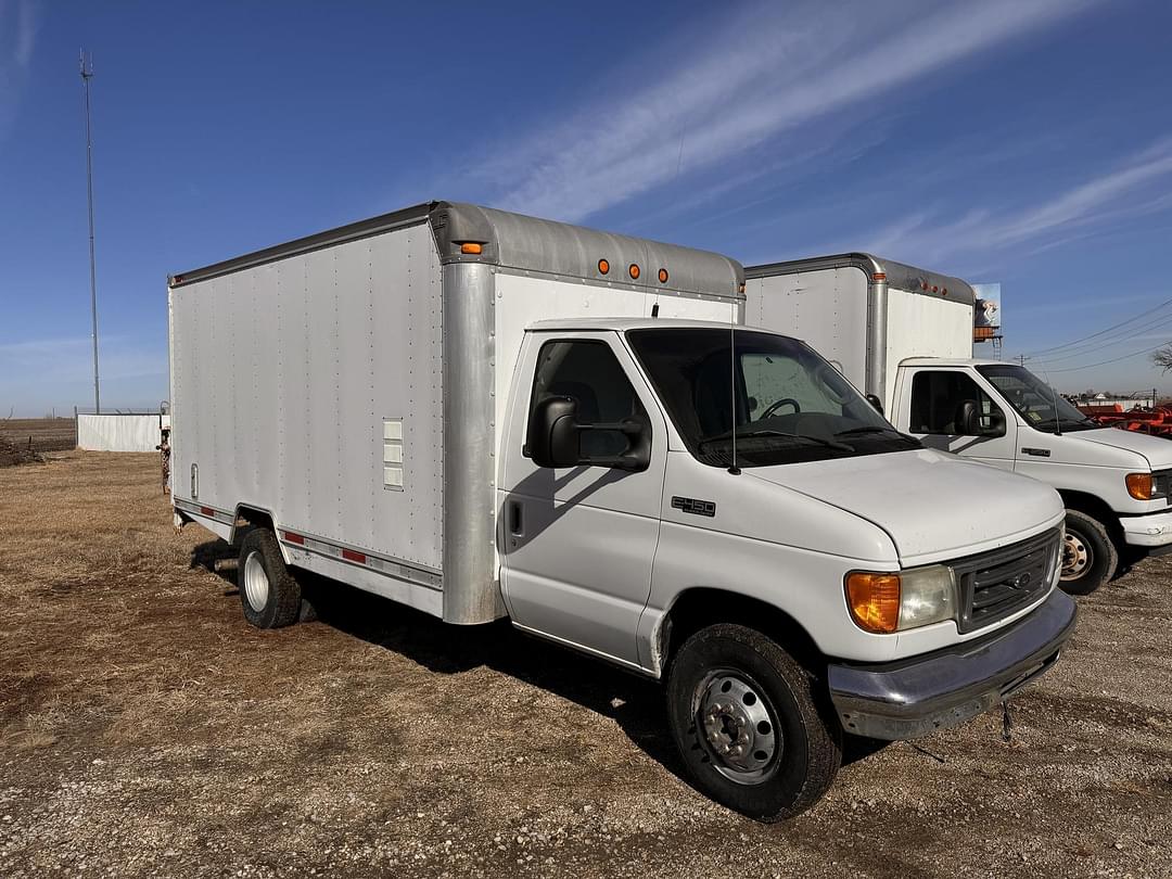 Image of Ford E-450 Primary image