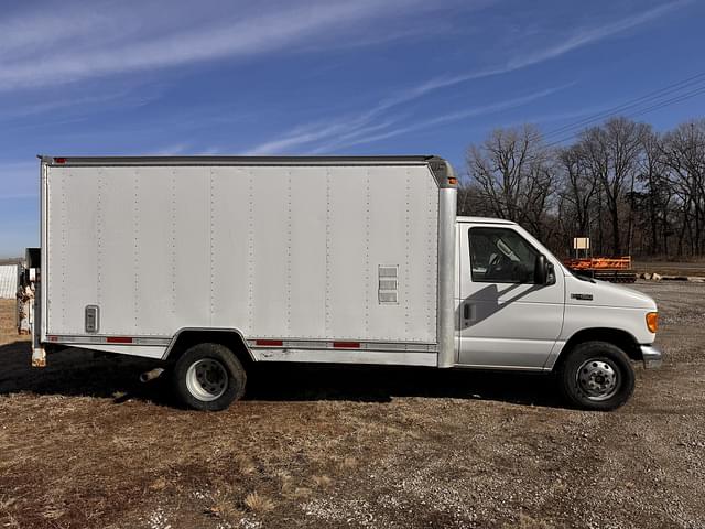 Image of Ford E-450 equipment image 1