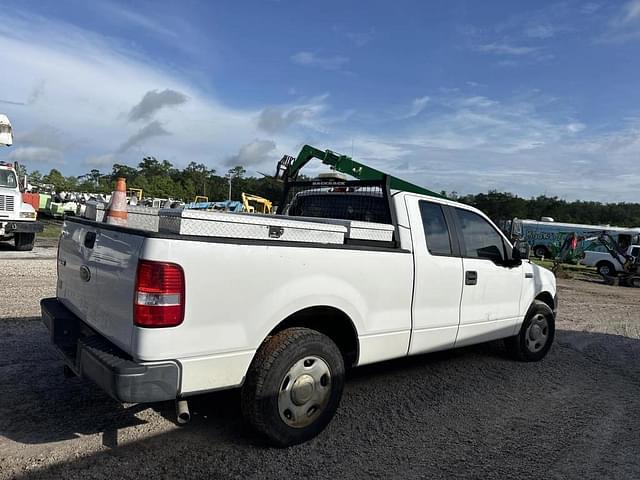 Image of Ford F-150 equipment image 2