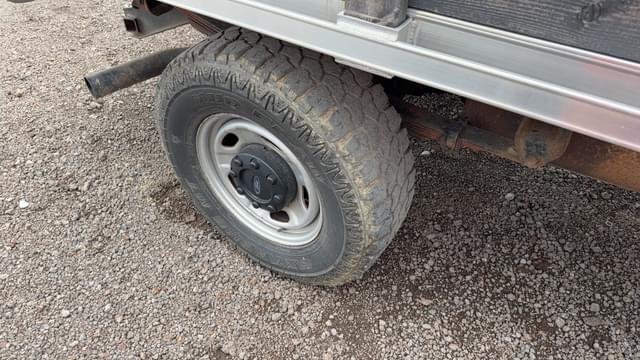 Image of Ford F-250 equipment image 4