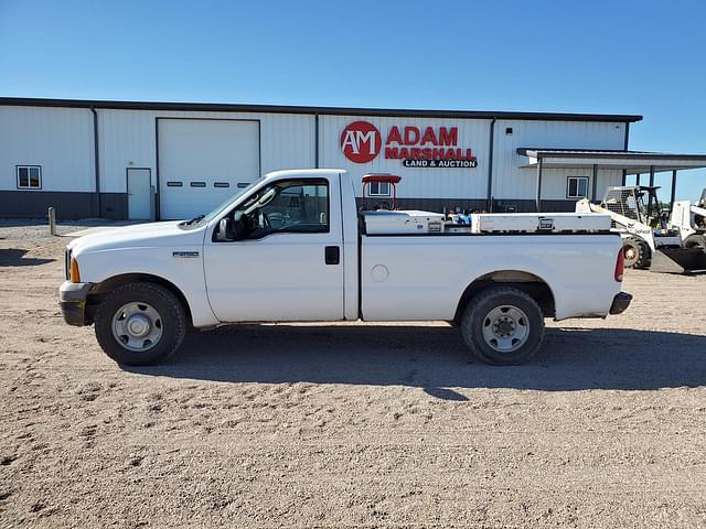 Image of Ford F-250 equipment image 3