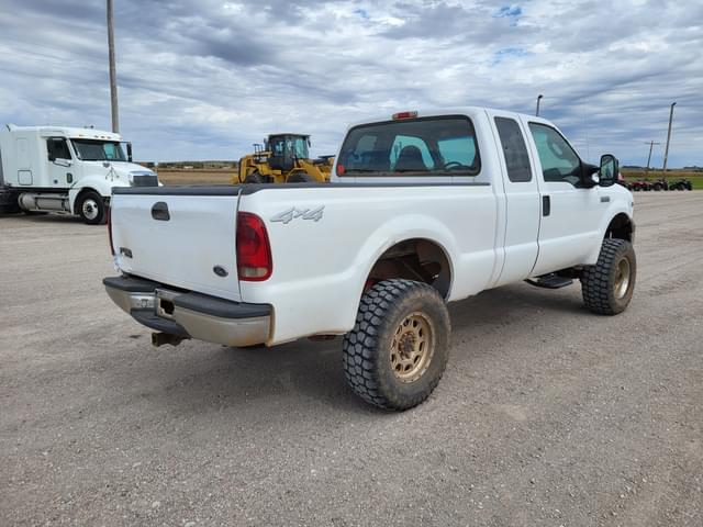 Image of Ford F-250 equipment image 2