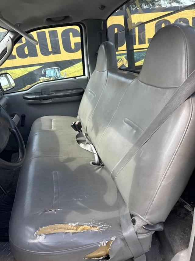Image of Ford F-250 equipment image 4