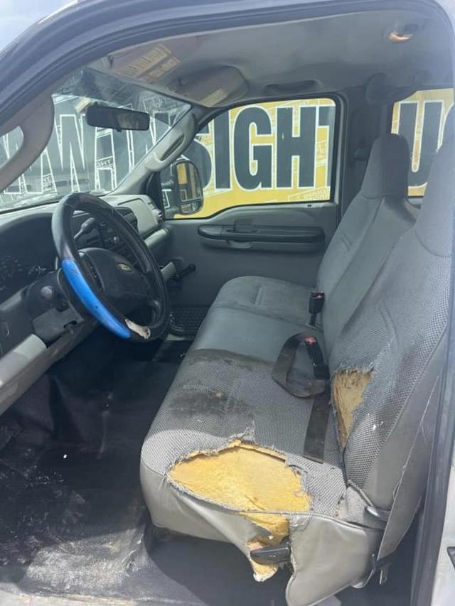 Image of Ford F-250 equipment image 4
