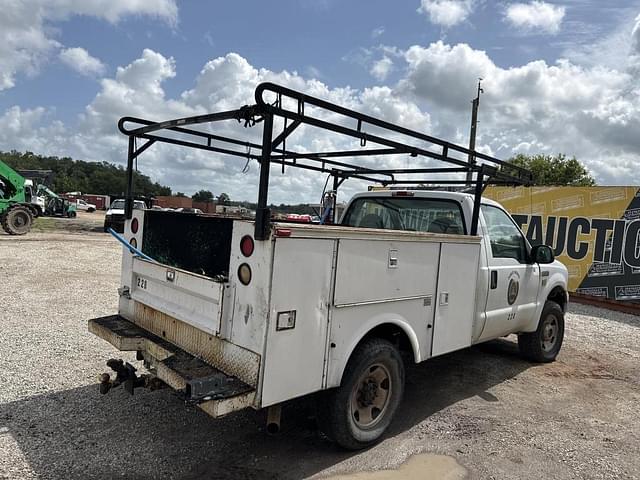 Image of Ford F-250 equipment image 2