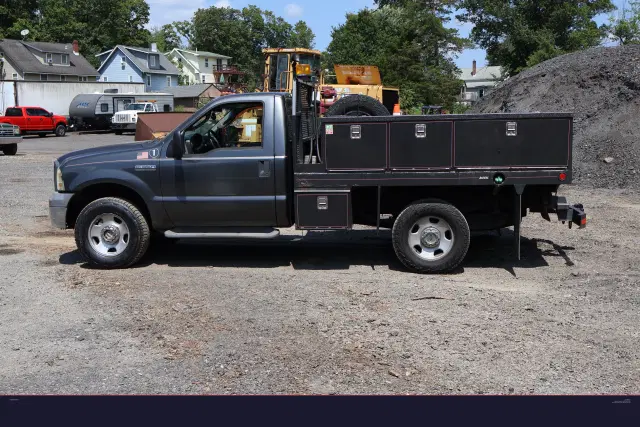 Image of Ford F-350 equipment image 3